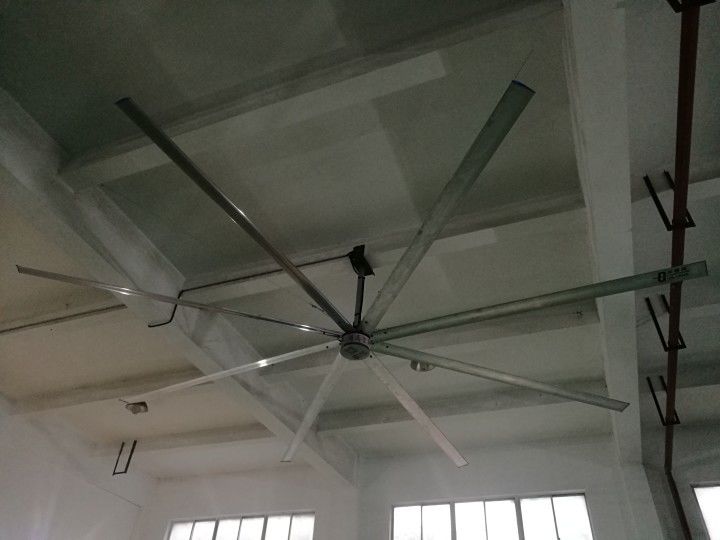 Ventilateur de plafond industriel puissant à 6 pales, volume d'air de 10 m3/min, puissance d'entrée de 1500 W