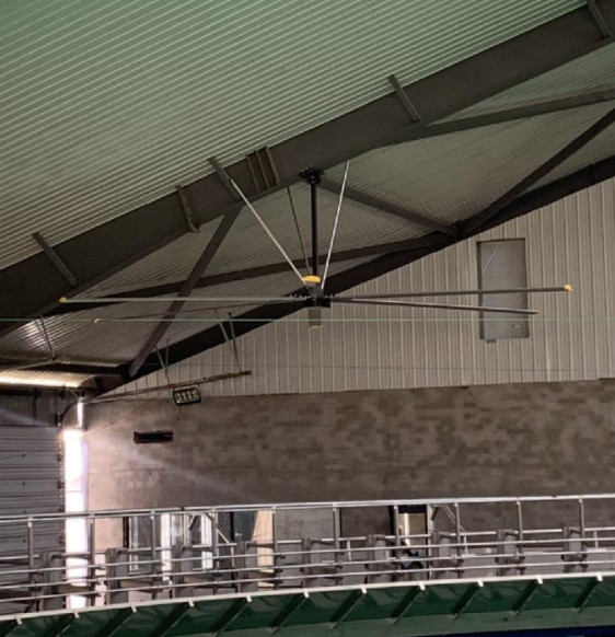 Ventilateur de plafond industriel à aimant permanent à rotor extérieur IP55 avec débit d'air maximal 14300 m3/min