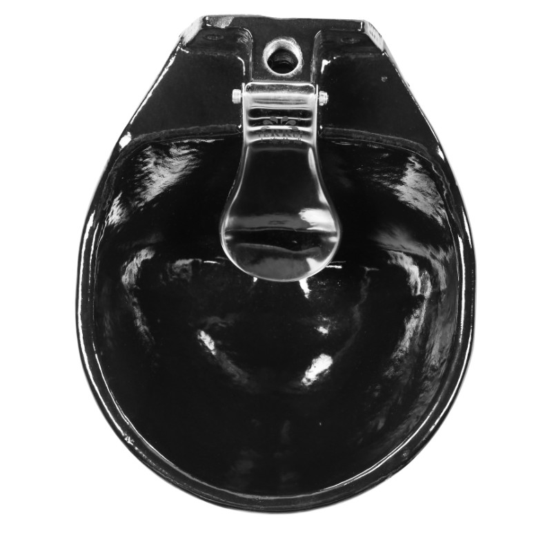 Une bouteille d'eau noire avec une capacité de 1,7 litre et un poids de 4,7 kg
