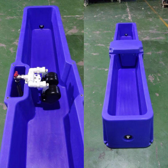 Régulateur automatique de l'eau pour bétail bleu à température contrôlée avec régulation de température intégrée pour le bétail