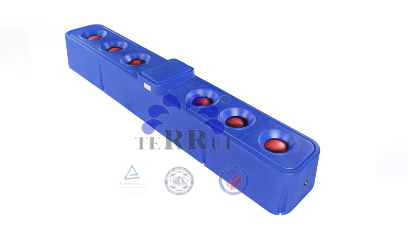 Bleu 300L LLDPE Auto Arrosage pour le bétail avec 6 appareils de chauffage électrique pour le bétail