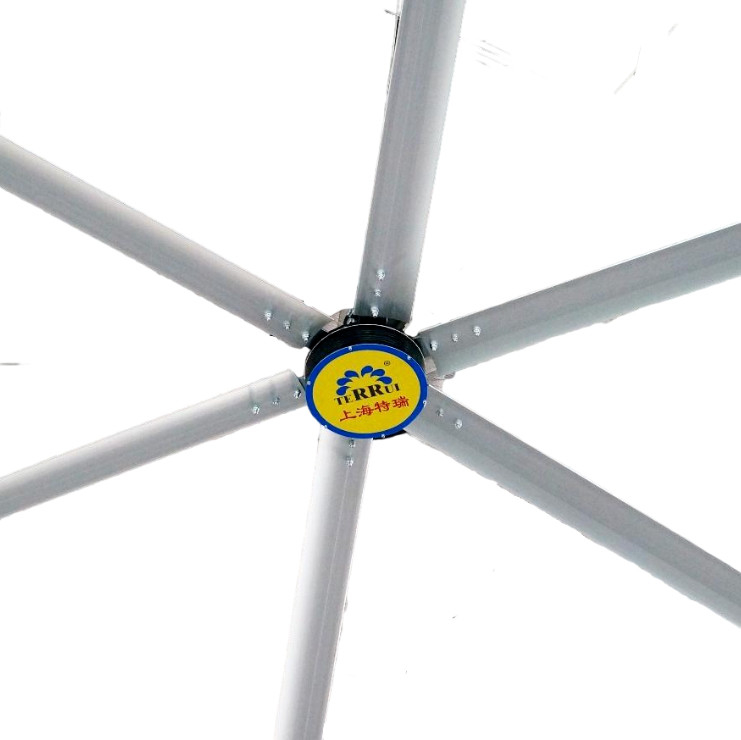 Ventilateur de plafond industriel avec moteur sans balai pour grandes surfaces 9,53 m3/min Taux de débit d'air