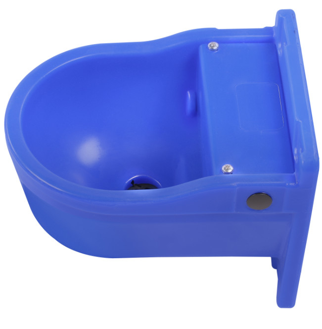 Un bol d'eau de bétail en couleur bleue magnifique fabriqué à partir de plastique PP haut de gamme pour une tranquillité d'esprit inébranlable
