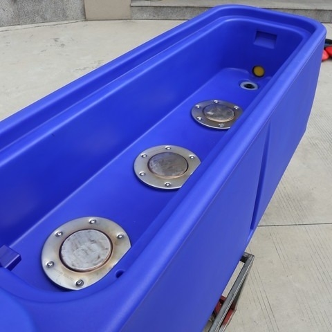 Bac d'eau pour bétail de grande capacité avec hauteur d'abreuvement de 55 cm/1,8 pi. 300L/79gal. et dimensions 400*67*68cm/13,1*2,2*2,2