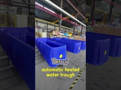 Réservoir d'eau bleu pour le bétail avec commande automatique