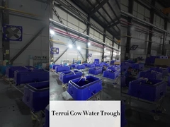 Résistant réservoir bleu pour le bétail